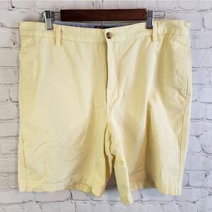 Men's Chaps flat front shorts, size 38
